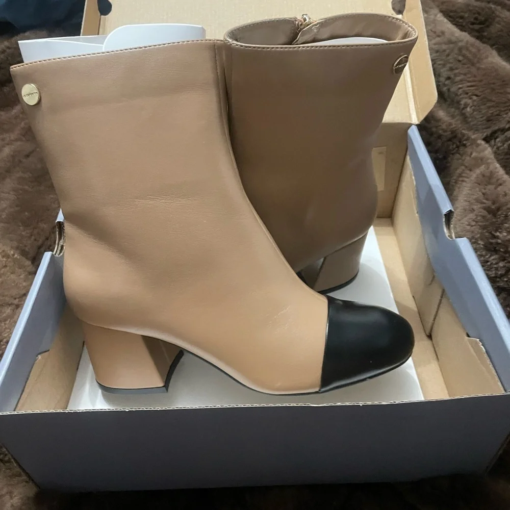 NWT Liz Claiborne Retro Style Tan and Black Ankle Booties Size 7